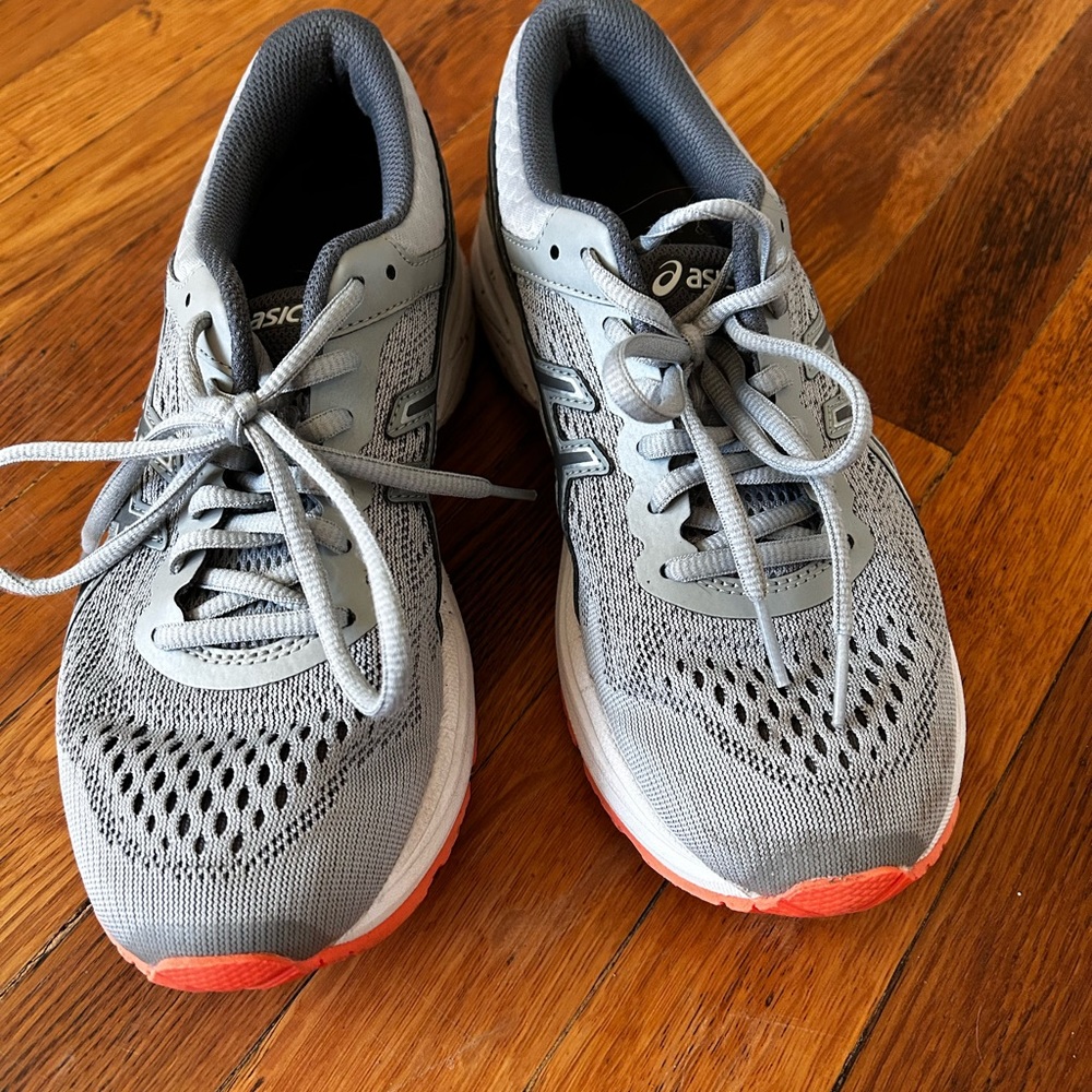 ASICS running shoes - Picture 2 of 6